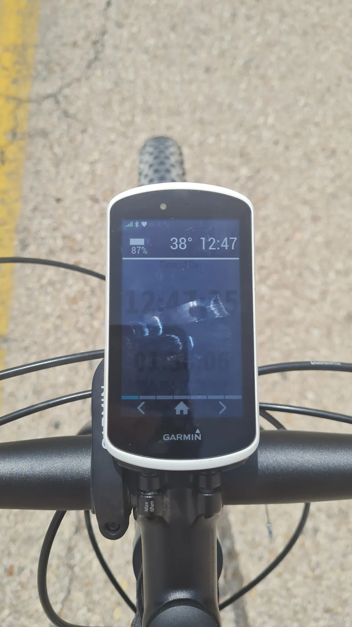 Garmin am Lenker zeigt die Hitze am Toten Meer