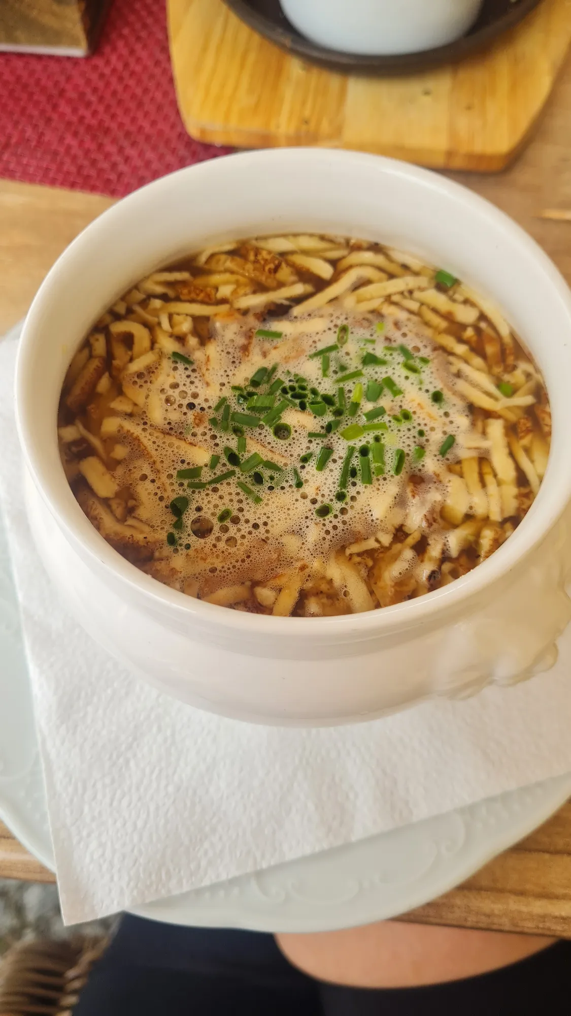 Eine Schüssel Frittatensuppe in Gmünd